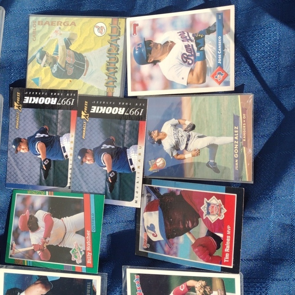Assorted Baseball Trading Cards Collection - Picture 2 of 3